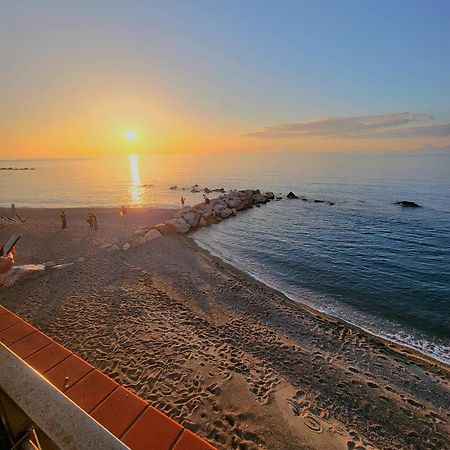 Villaggio Hotel Club Calanovellamare Пирайно Екстериор снимка