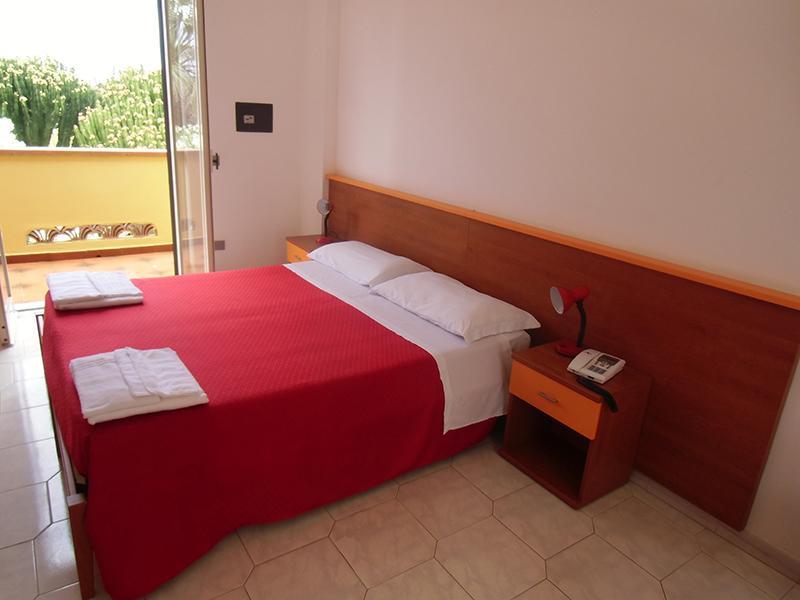 Villaggio Hotel Club Calanovellamare Пирайно Стая снимка