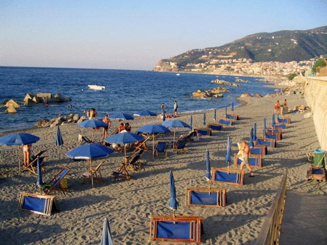 Villaggio Hotel Club Calanovellamare Пирайно Екстериор снимка