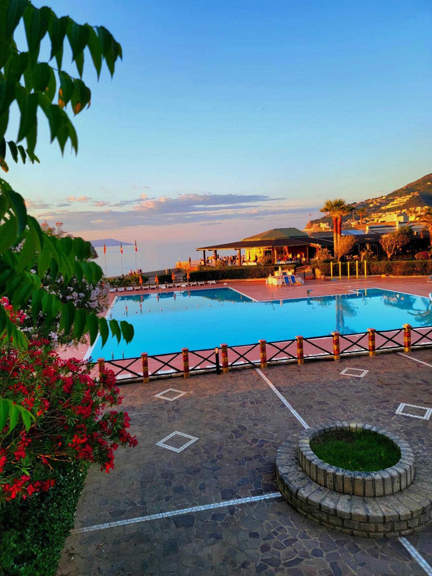 Villaggio Hotel Club Calanovellamare Пирайно Екстериор снимка